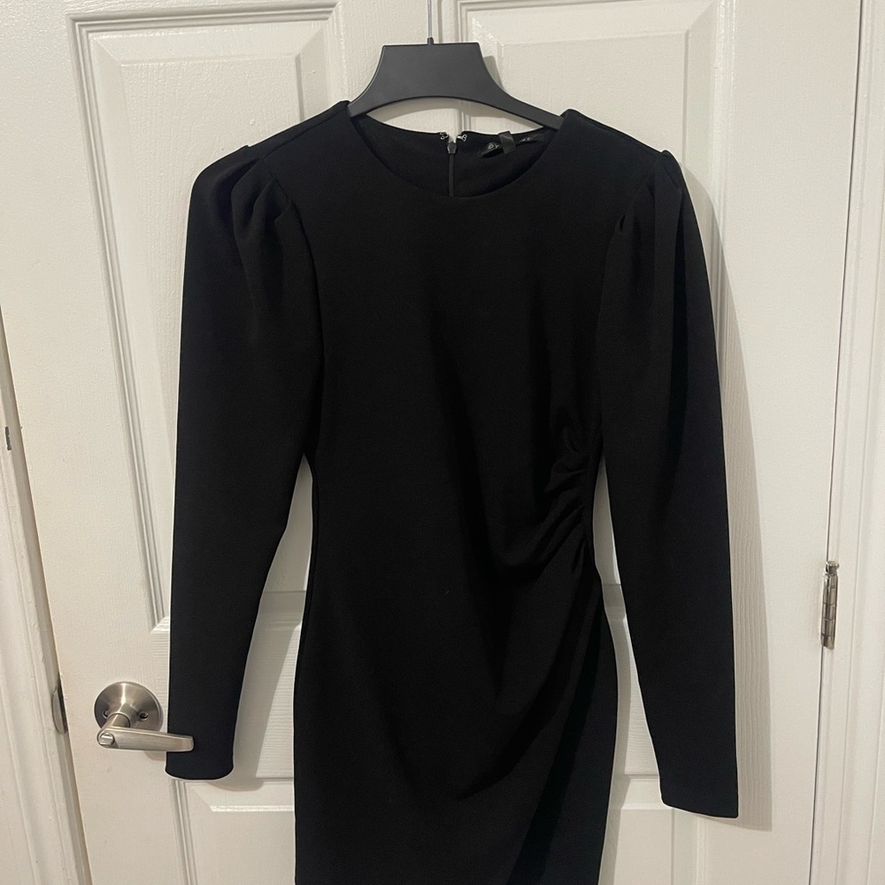 Robe noire - Picture 2 of 2